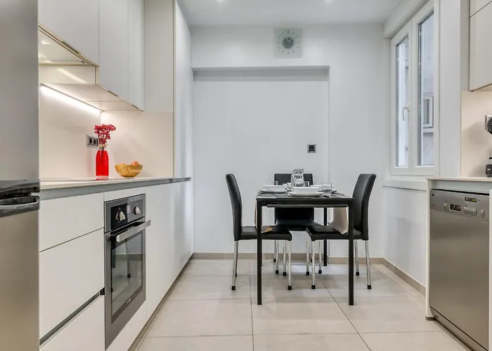 Buena Ubicacion Y Plaza De Garaje A Coruna